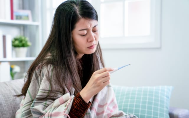 何週間も持続する原因不明の熱（38℃以上）